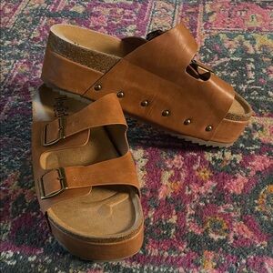 Corey’s Stylish Brown Platform Sandals